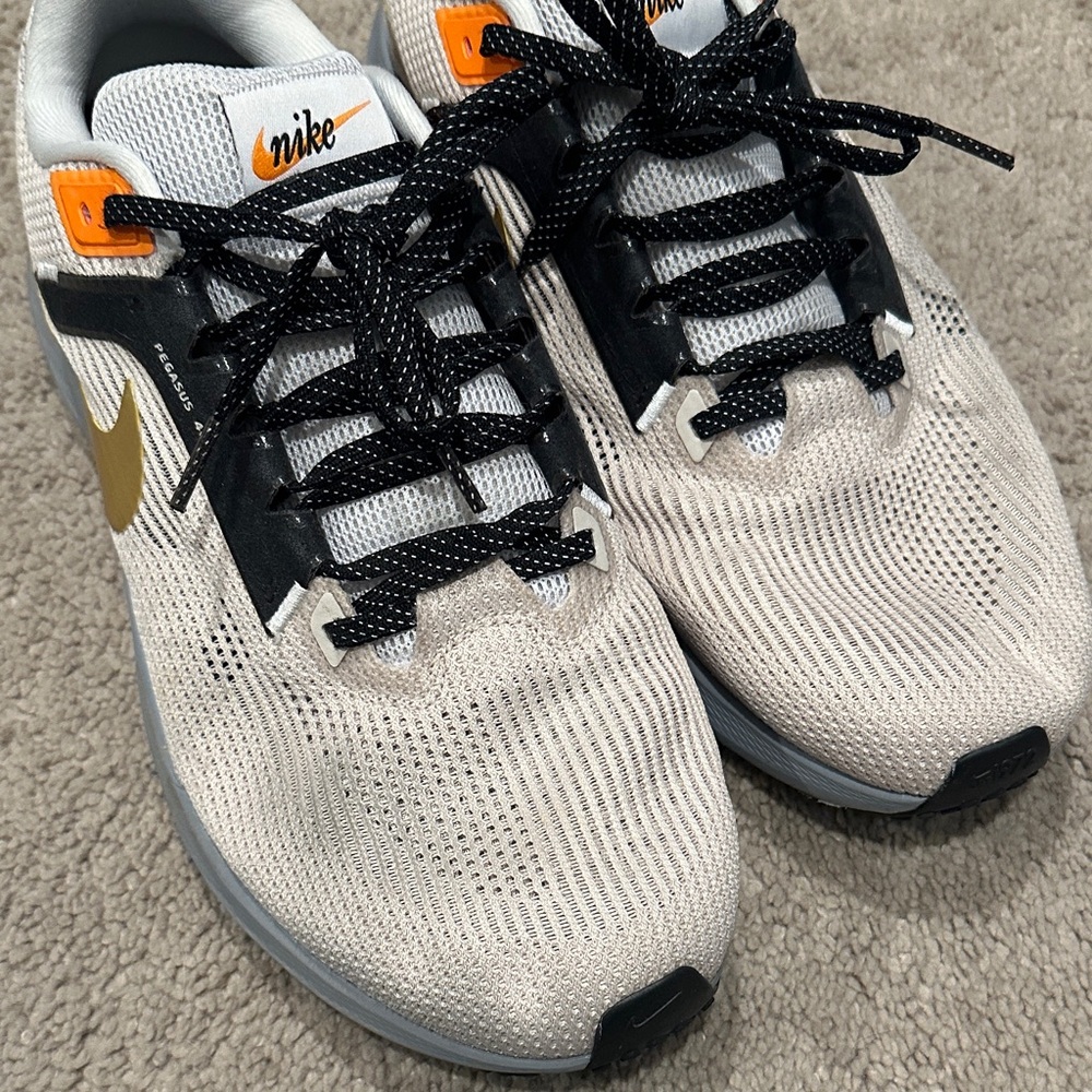 Nike Men's White, Black, and Gold Sneakers